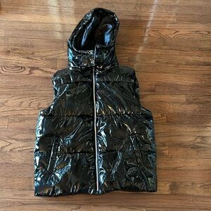 NWT Black vest size medium fashion nova hoodie is removable